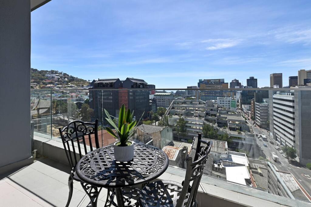 Naalia - The Sentinel Appartement Kaapstad Buitenkant foto